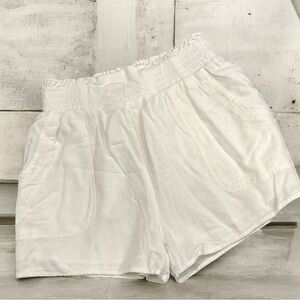 Trendy Queen High Waist Cream Shorts